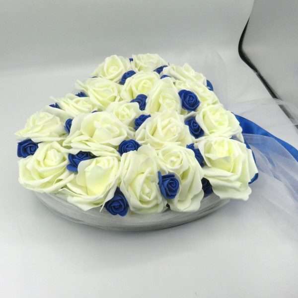 Decor masina pentru nunta cu tulle si trandafiri din spuma, albastru alb ILIF406007 (5)