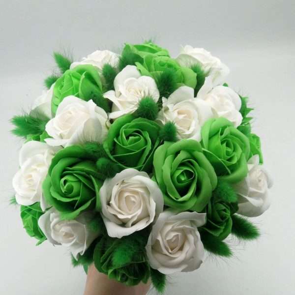 Buchet mireasanasa cu flori de sapun, alb si verde ILIF406021 (1)