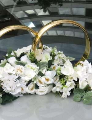 Decor masina pentru nunta, verighete decorate cu flori de matase si silicon, alb-verde – ILIF406023