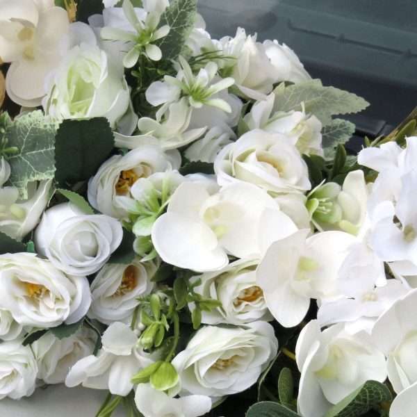 Decor masina pentru nunta, verighete decorate cu flori de matase si silicon, alb verde ILIF406023 (12)