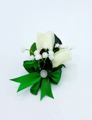 Cocarda de pus in piept cu trandafiri de matase, alb&verde – FEIS407015