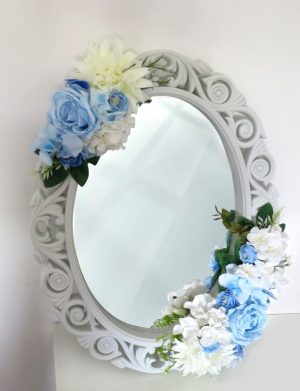 Oglinda miresei, forma ovala in stil victorian, lucrata cu flori de matase, model alb-bleu – ILIF408022