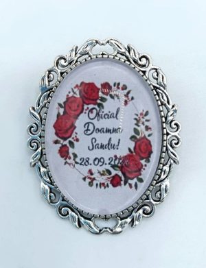 Brosa personalizata pentru buchet mireasa, trandafiri rosii – FEIS409016