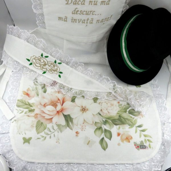 Set dezgatit mireasa 4 piese, model floral cu broderie crem, palarie neagra si bentita ODIS409001 (5)