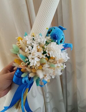 Lumanare botez personalizată, ceară naturală și aranjament floral, albastru-ivory – FEIS502004