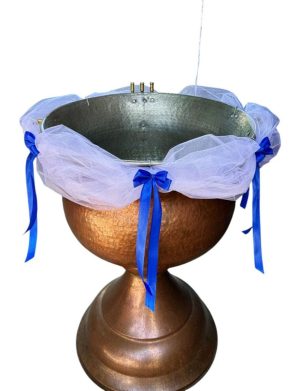 Aranjament cristelniță, tulle și fundițe satin – AMB501001