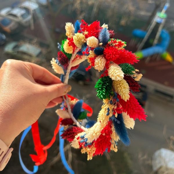 Coroniță din flori uscate – model reglabil, cromatică alb-roșu-albastru-verde - AMB506003 - Image 2