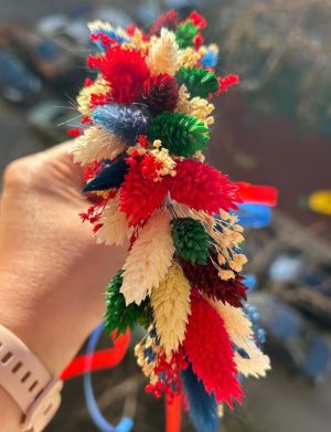 Coroniță din flori uscate – model reglabil, cromatică alb-roșu-albastru-verde – AMB506003