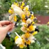 Coroniță din flori uscate – pe bază fixă, cromatică alb-galben - AMB506002 - imagine 6
