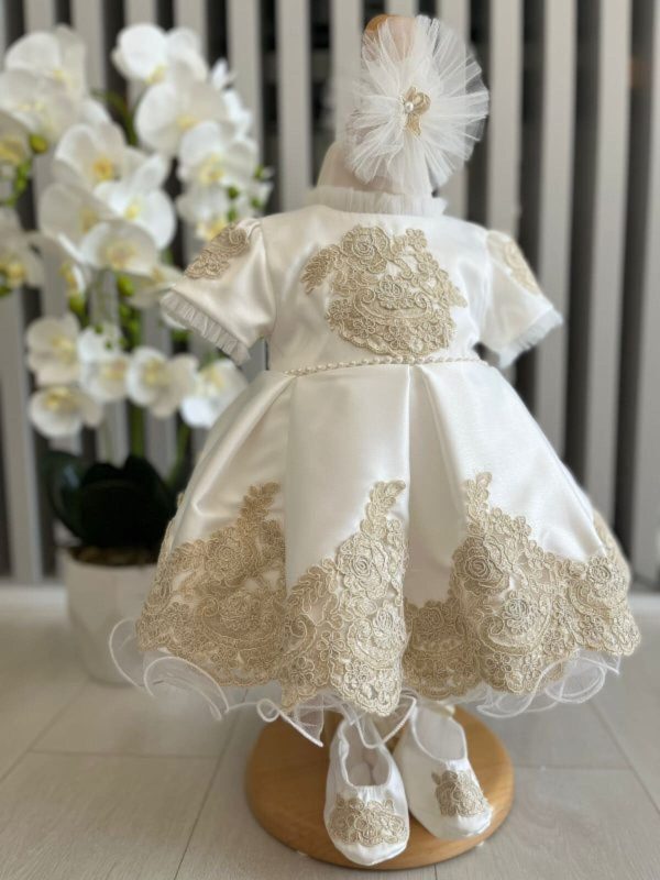 Rochiță botez fetiță, albă cu danteluță ivory ILIF505023 (1)