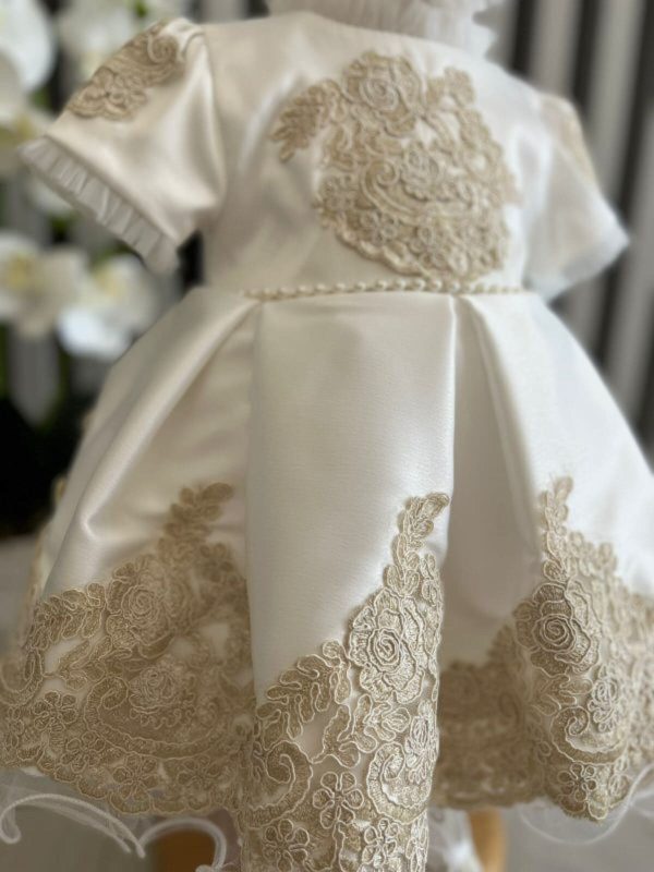 Rochiță botez fetiță, albă cu danteluță ivory ILIF505023 (2)