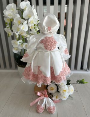 Rochiță botez fetiță, albă cu danteluță roz pudră – ILIF505022