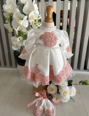 Rochiță botez fetiță, albă cu danteluță roz pudră – ILIF505022