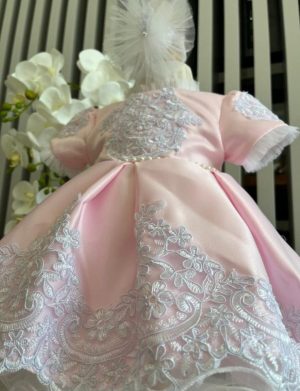 Rochiță botez fetiță, roz cu danteluță albă – ILIF505024