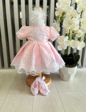 Rochiță botez fetiță, roz cu danteluță albă – ILIF505024