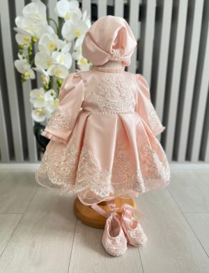 Rochiță botez fetiță, roz pal cu danteluță albă – ILIF505025