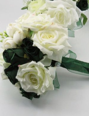 Set 2 lumânări cununie decorate + buchet, flori de mătase verde & alb – ILIF505034