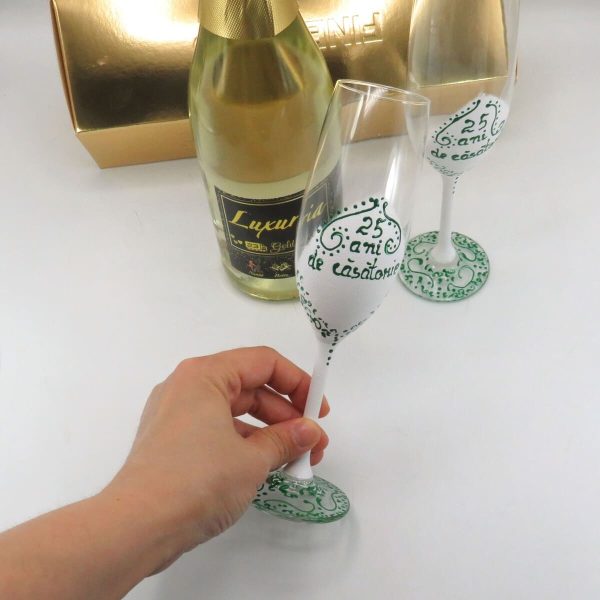 Cadou aniversare 25 de ani - Vin Spumant Luxuria cu foita de aur 23k si 2 pahare decorate manual - ALIF506070 - imagine 6