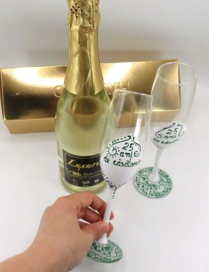 Cadou aniversare 25 de ani – Vin Spumant Luxuria cu foita de aur 23k si 2 pahare decorate manual – ALIF506070