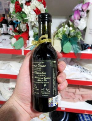 Invitație Nuntă și Botez, model deosebit 2în1 – sticluță de vin personalizată – ILIF506062