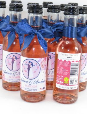 Mărturie nunta, Sticluță de Vin personalizată, fundiță albastră – ILIF506058