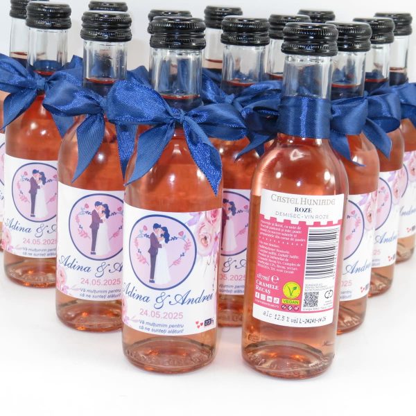 Mărturie nunta, Sticluță de Vin personalizată, fundiță albastră - ILIF506058 - imagine 2