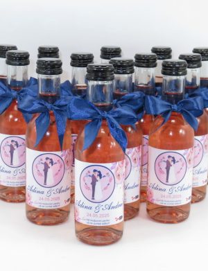 Mărturie nunta, Sticluță de Vin personalizată, fundiță albastră – ILIF506058