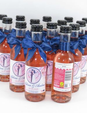 Mărturie nunta, Sticluță de Vin personalizată, fundiță albastră – ILIF506058