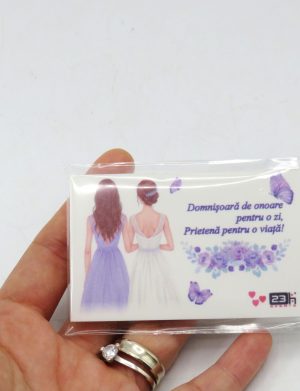 Placuță cerere Domnișoară de onoare, cu magnet, tematică mov, 80x45mm – ILIF506061
