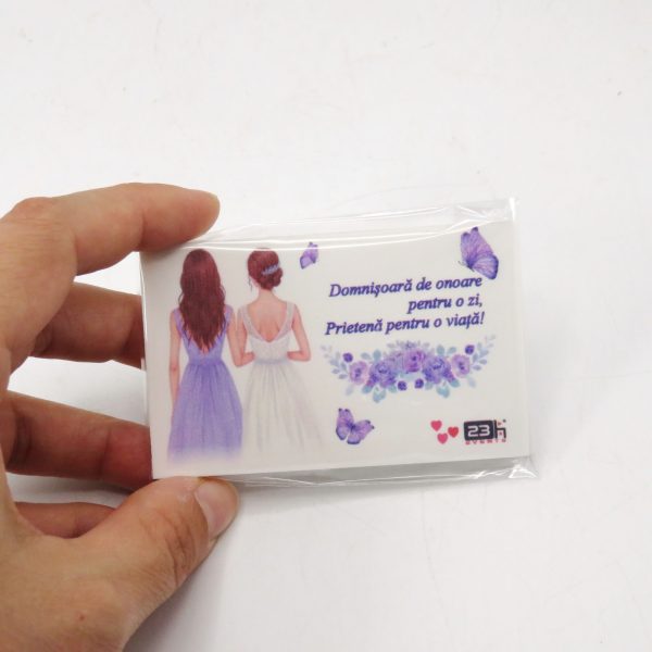 Placuță cerere Domnișoară de onoare, cu magnet, tematică mov, 80x45mm - ILIF506061 - imagine 3