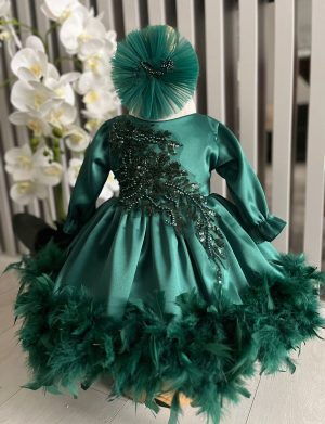 Rochiță botez fetiță – model cu pene, verde, mânecă lungă – ILIF506077