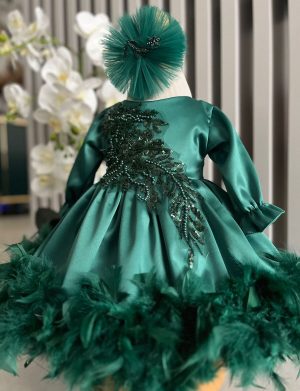 Rochiță botez fetiță – model cu pene, verde, mânecă lungă – ILIF506077