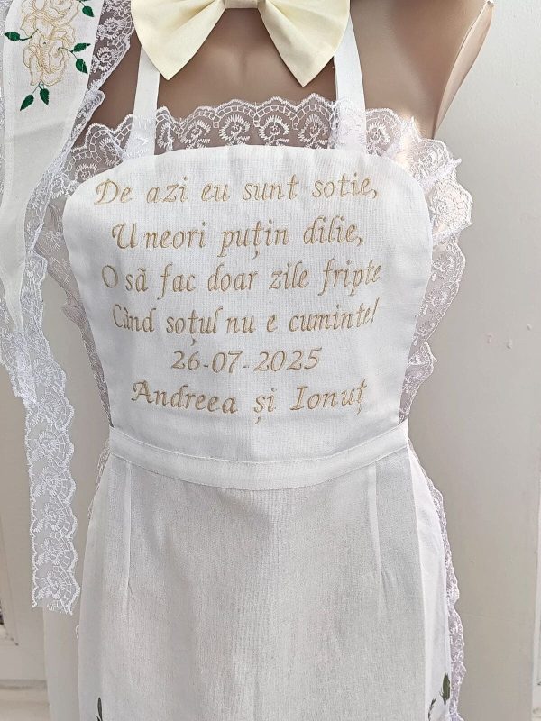Set dezgătit mire și mireasa 4 piese, model floral cu broderie crem Personalizat, palarie cu mesaj - ODIS506001 - imagine 3