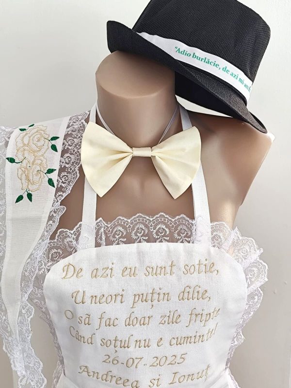 Set dezgătit mire și mireasa 4 piese, model floral cu broderie crem Personalizat, palarie cu mesaj - ODIS506001 - imagine 2