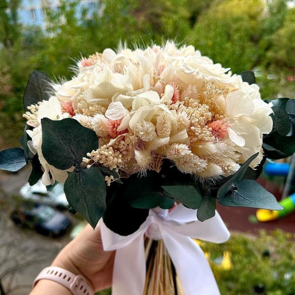 Buchet mireasă cu flori criogenate albe, model deosebit cu eucalipt criogenat - AMB507007 - imagine 4