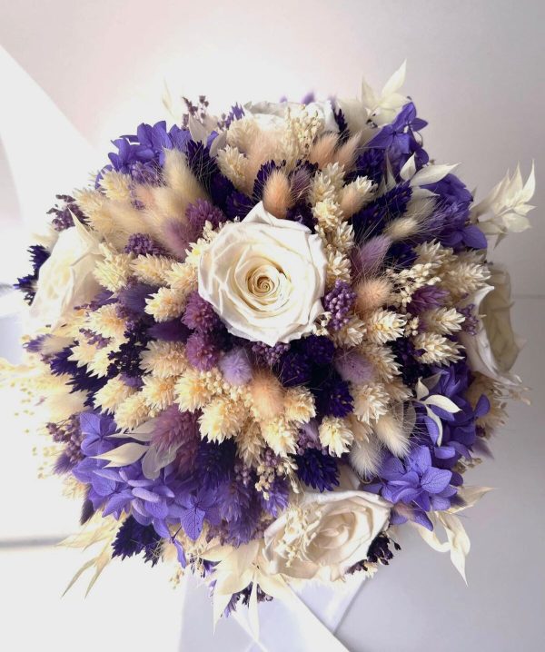 Buchet mireasă/nașă în cromatică alb-lila, trandafiri albi/crem - AMB507008 - imagine 6