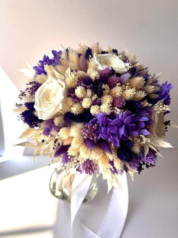 Buchet mireasă/nașă în cromatică alb-lila, trandafiri albi/crem - AMB507008 - imagine 5