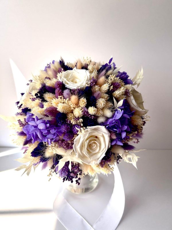 Buchet mireasă/nașă în cromatică alb-lila, trandafiri albi/crem - AMB507008 - imagine 3