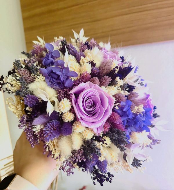 Buchet mireasă/nașă în cromatică alb-lila, trandafiri lila/mov - AMB507009 - imagine 6