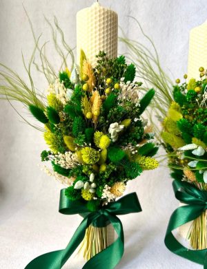 Lumânare nuntă/botez din ceara naturală de albine cu buchet din flori uscate, cromatică verde – AMB507001