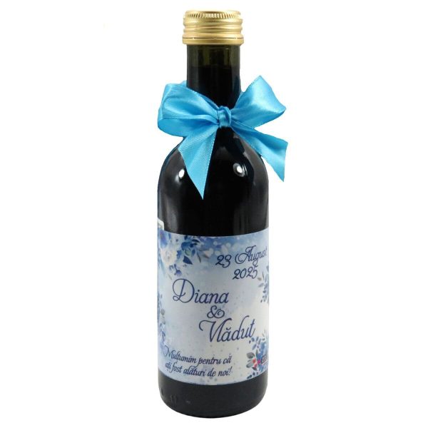 Mărturie nuntă, Sticluță de Vin personalizată & fundiță, Flori Albastre - ILIF507047