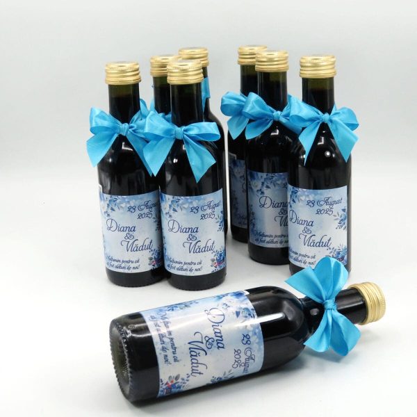 Mărturie nuntă, Sticluță de Vin personalizată & fundiță, Flori Albastre - ILIF507047 - imagine 7
