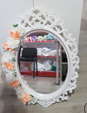 Oglinda miresei, formă ovală în stil victorian, lucrată cu flori de mătase, piersiciu – ILIF507025