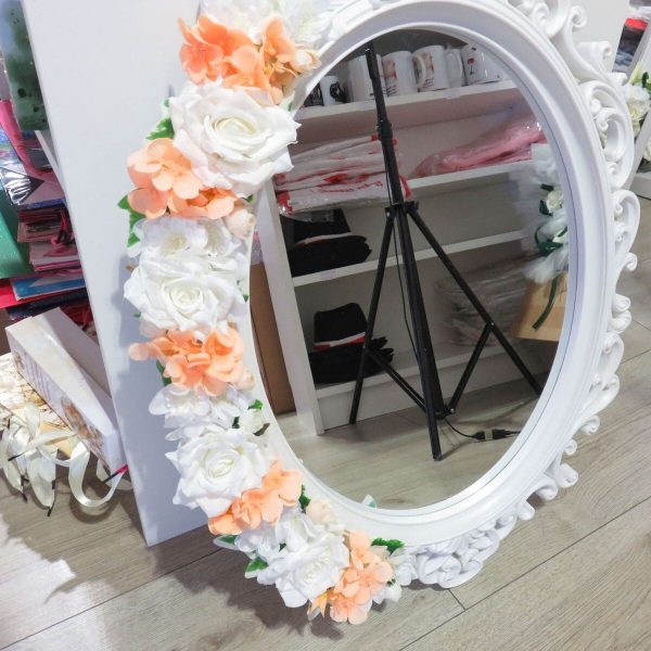 Oglinda miresei, formă ovală în stil victorian, lucrată cu flori de mătase, piersiciu - ILIF507025 - imagine 2