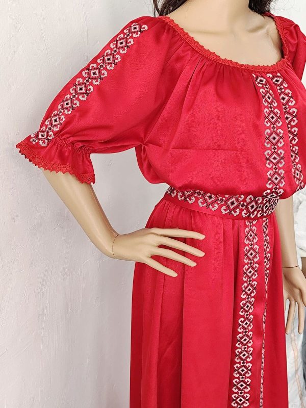 Rochie lungă de damă din tafta roșie, brodată tradițional - LLDJ507002 - imagine 3