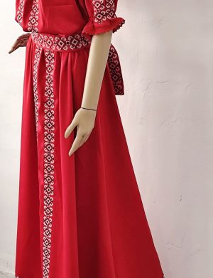 Rochie lungă de damă din tafta roșie, brodată tradițional – LLDJ507002