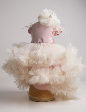Rochiță botez fetiță cu bentiță – culoare roz pudrat cu tulle – ILIF507053