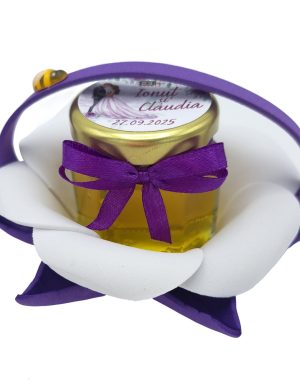 Marturii dulci cu miere, model handmade Zumzet dulce – mov lila, cuplu miri, borcan 50 gr – DSBC507011