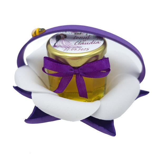 Marturii dulci cu miere, model handmade Zumzet dulce - mov lila, cuplu miri, borcan 50 gr - DSBC507011 - imagine 3