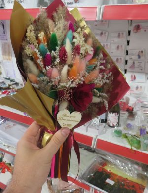 Buchet flori cadre didactice, aranjament cu flori uscate și creioane, roșu – DSPH508003